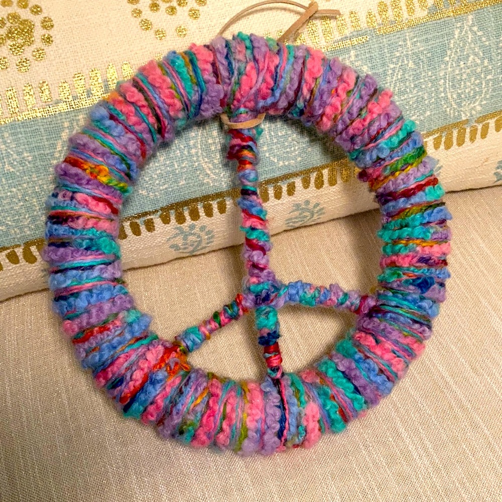 NWT Fun Boho Handmade Peace Sign Hanging